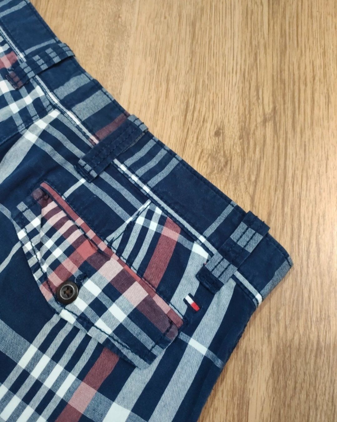 Pantaloni scurți Tommy Hilfiger mărimea 32 (M)