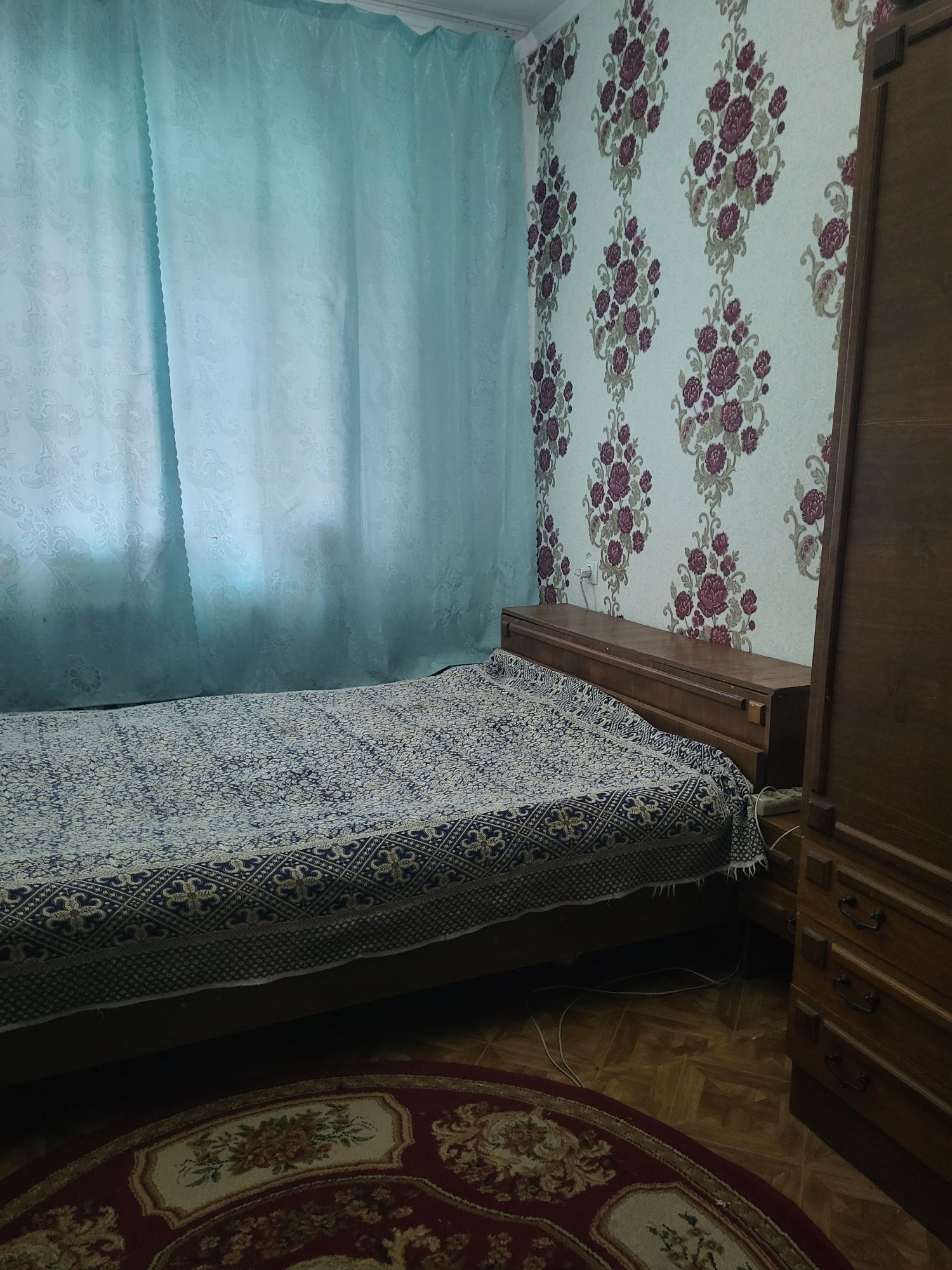 Продам двухспальную кровать со шкафом