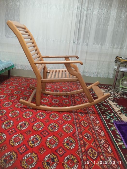 Kreslo kachalka  sotiladi juda mustaxkam