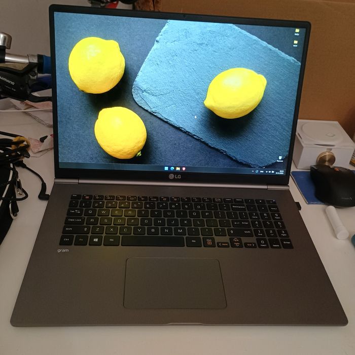 LG Gram 17 – сверхлегкий, i7 8Gen, 16/256GB, Ultra HD 2К экран СОЧНЫЙ
