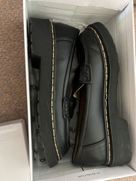 Продам лоферы новые