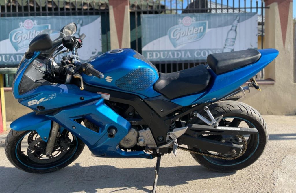 Motocicletă Suzuki sv650 naked carenat ediție limitată an 2007