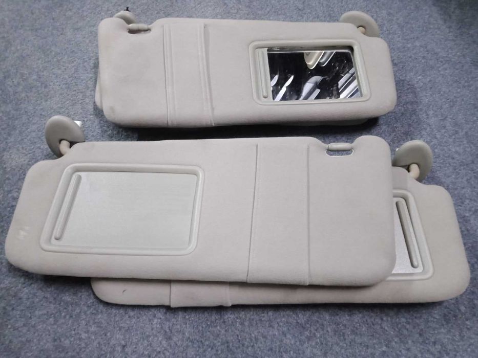 Продам оригинальный солнцезащитный козырек от Toyota Camry 40 45.