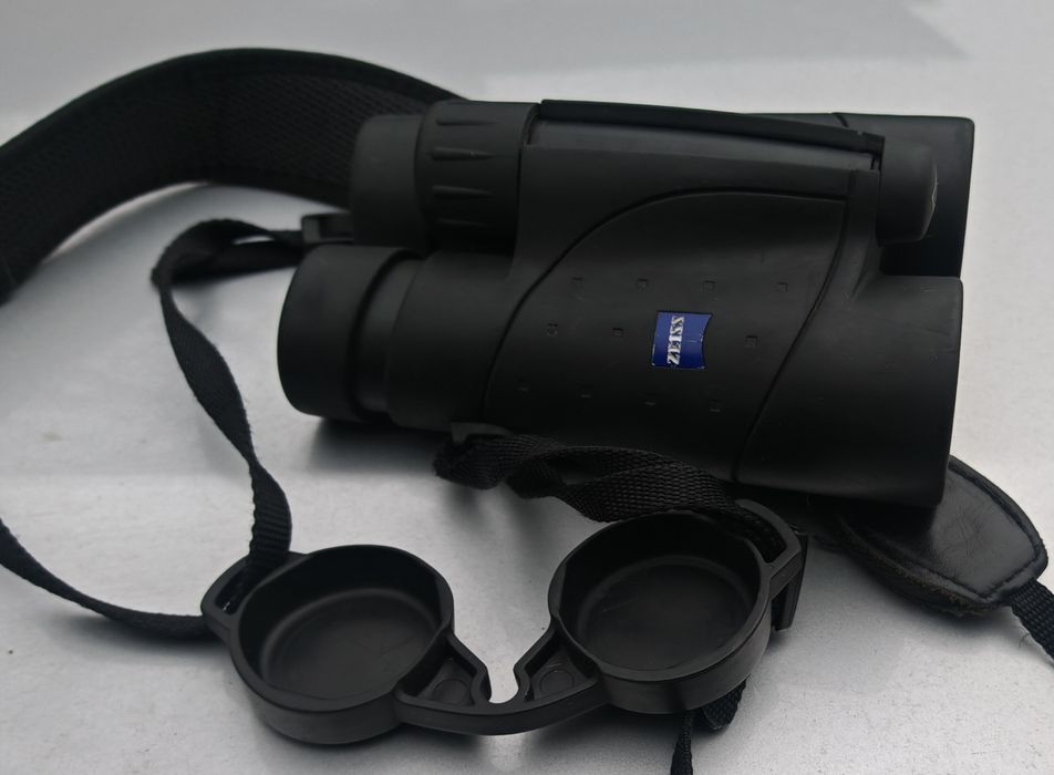 Продавам бинокъл  carl zeiss 10x40
