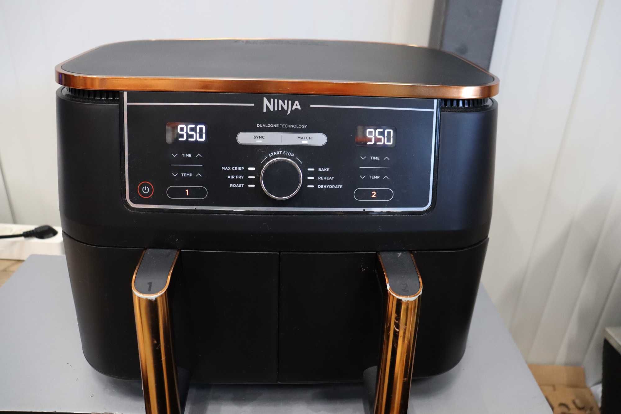Фритюрник Ninja Foodi MAX Dual Zone, 9,5L Air Fryer, леки ДЕФЕКТИ