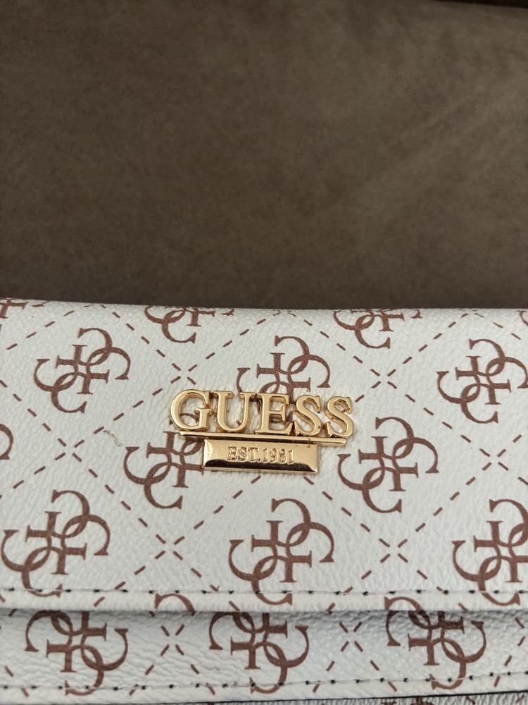 2 броя протмонега марка Guess