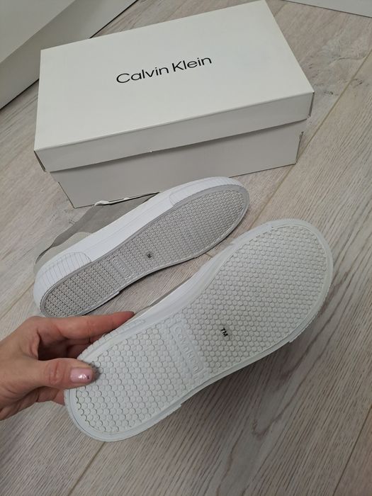 Vând pantofi sport casual Calvin Klein