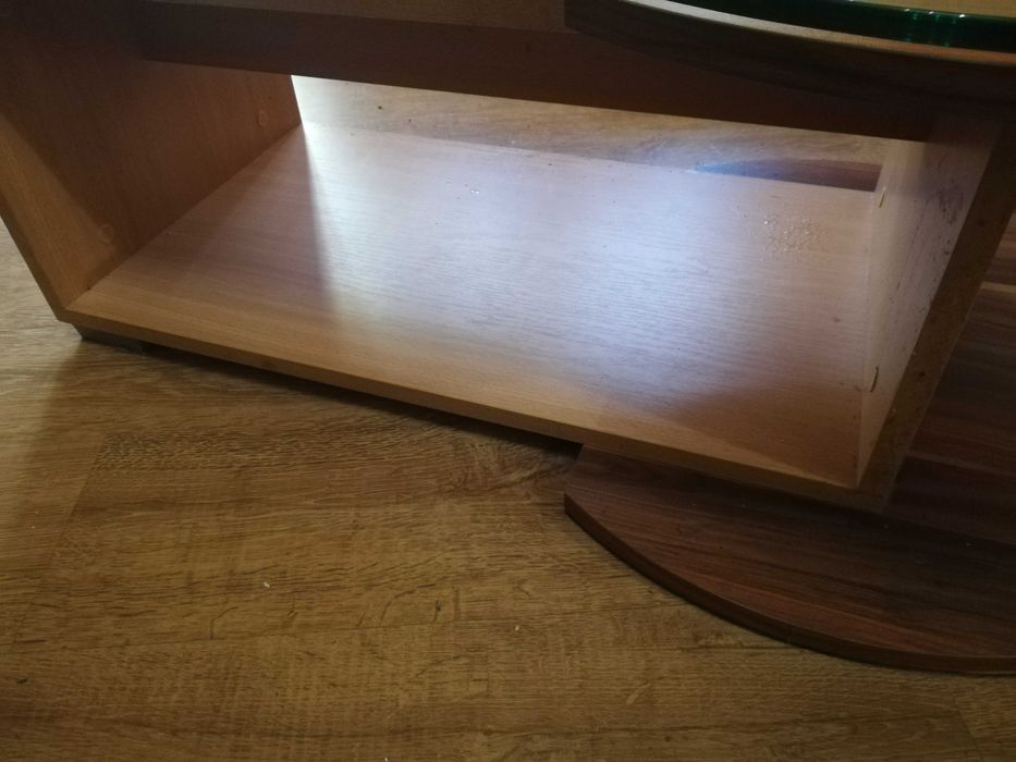 Холна масичка с място за съхранение