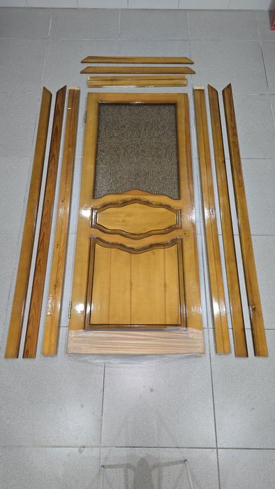 Продам дверь,  межкомнатную, комбинированную, б/у, с коробкой.