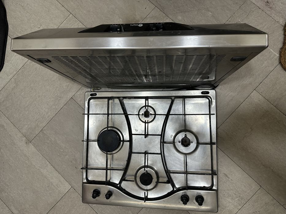 Газовая поверхность ariston и вытяжка