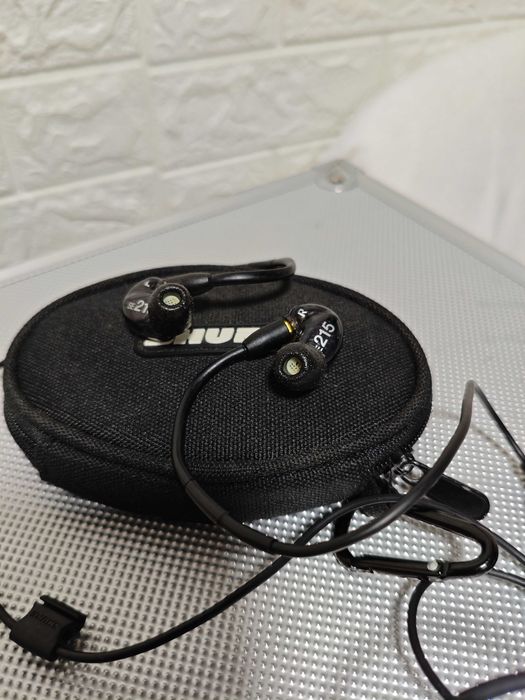 Caști in ear shure se 215