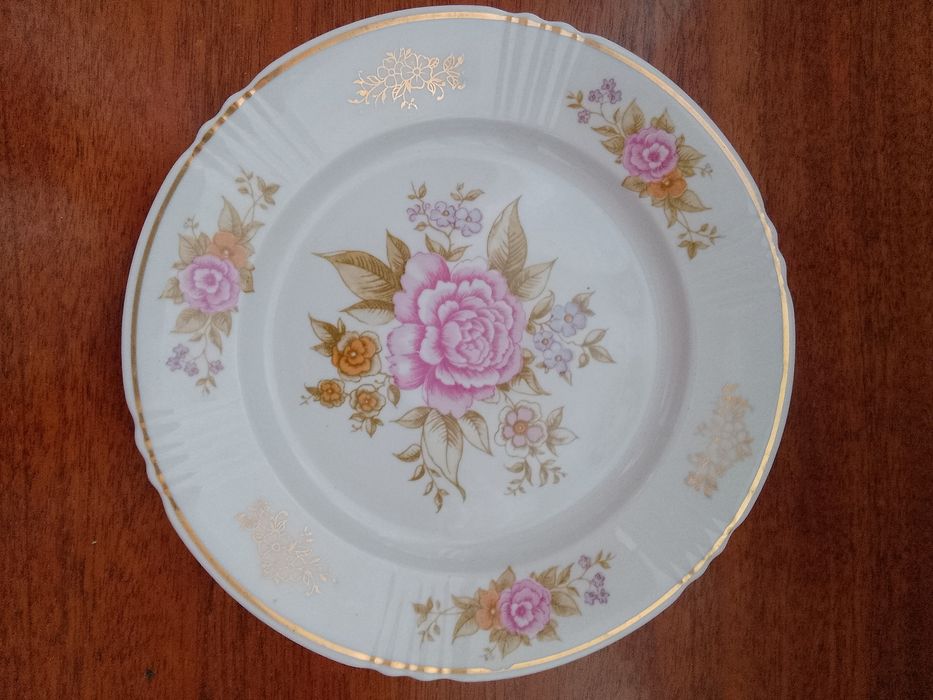 Продам тарелки новые