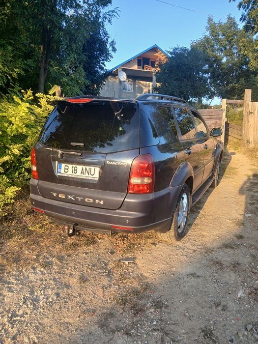 Vând sau schimb rexton motor 2.7