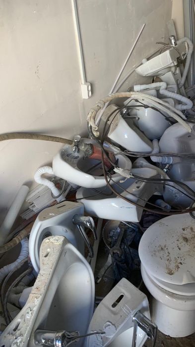 Продаются раковины со смесителем.