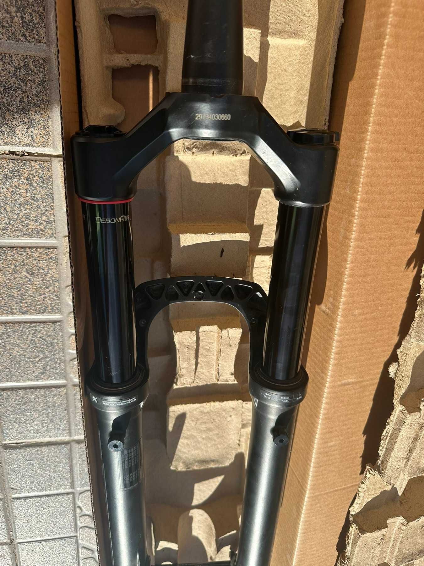 Продавам вилка RockShox Lyrik Base 150MM 29"