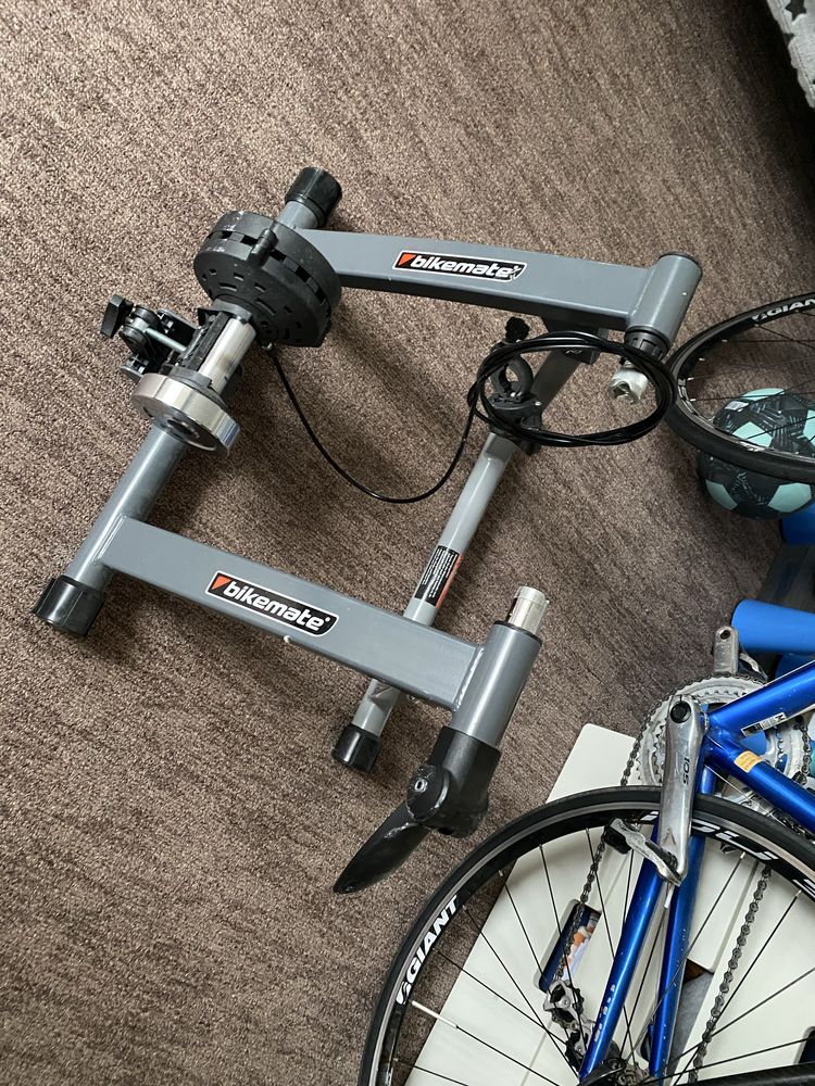Aparat de ciclism BikeMate.