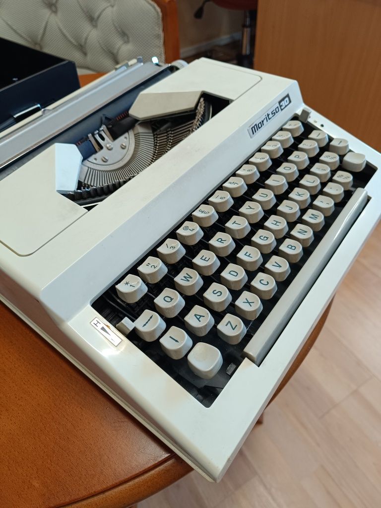 Пишеща машина Марица 30, латиница