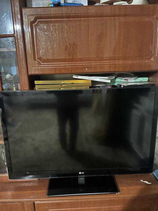 телевизор LG в отличном состояний