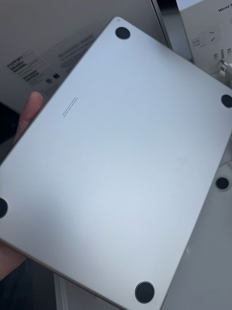 Macbook air M2 перфектен