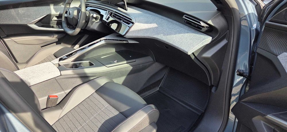 Peugeot 3008 Hybrid 145 e-DSC6 Allure, 11.000 km, garantie 2028