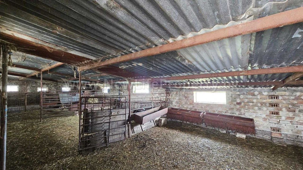 Продава се Промишлена сграда в Средец - 5500 кв.м за 15 €/кв.м - Снимка #4