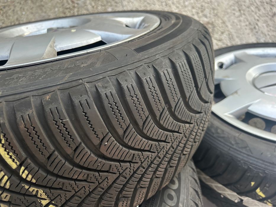 Vând cauciucuri de iarnă 205 55 R16 M+S