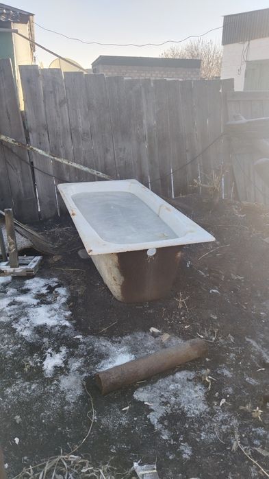 Продам ванну чугунную