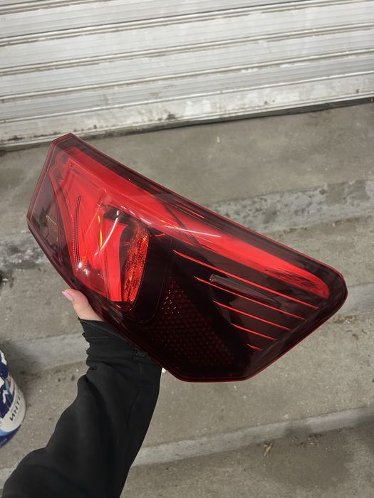 Десен стоп Тойота Авенсис 2015/2019