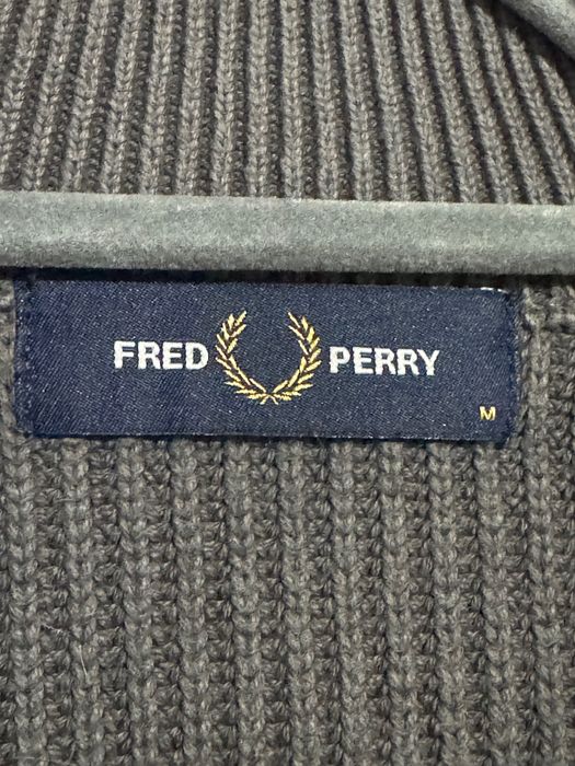 Fred Perry Pulover.