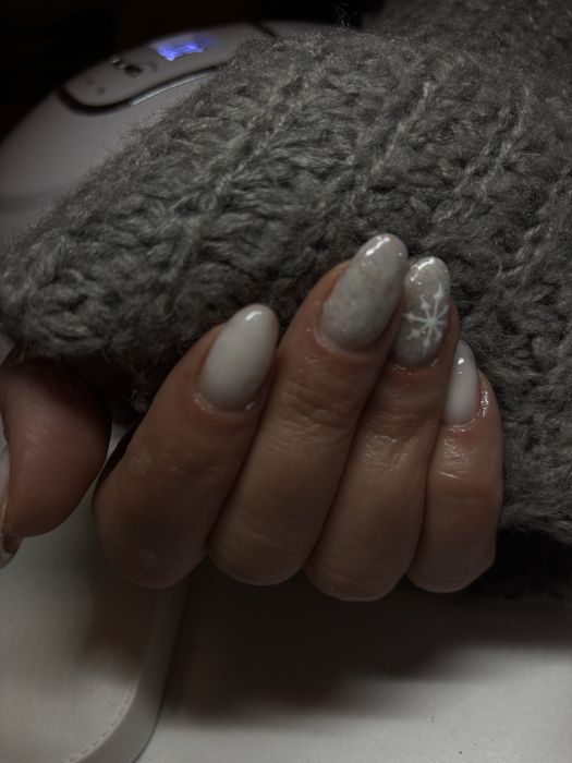 Manichiura cu gel si semi