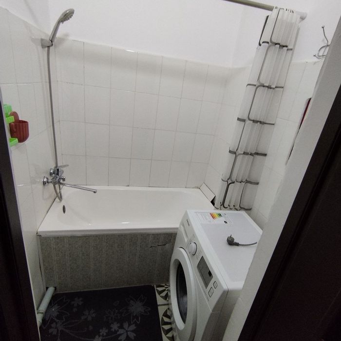 3 хонали, КИУФ олдида,