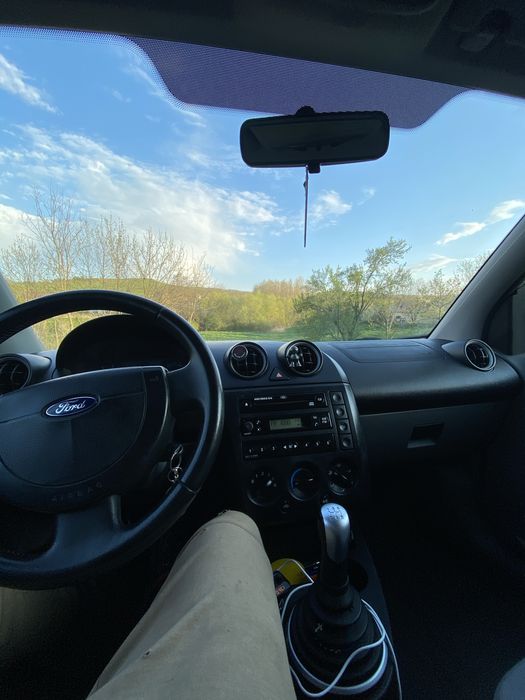 Vând Ford Fiesta