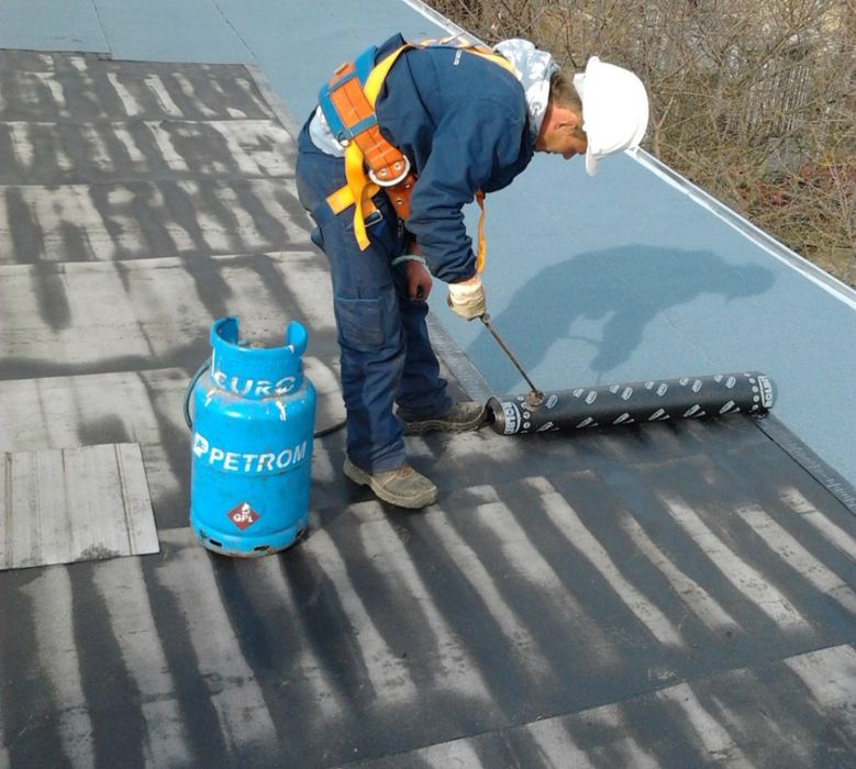 Acoperișuri-Dulgherie-sisteme pluviale -fațade-  servicii profesionale