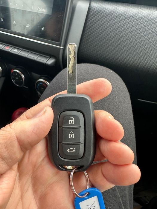 Reparatii Contact Auto/Deblocari Auto/Copiers Chei Auto Moto Cu Cip