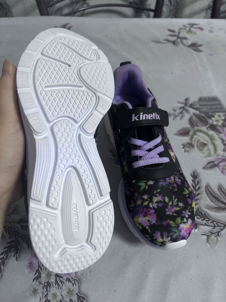 Красовки  подросковые Kinetix 36 р новые