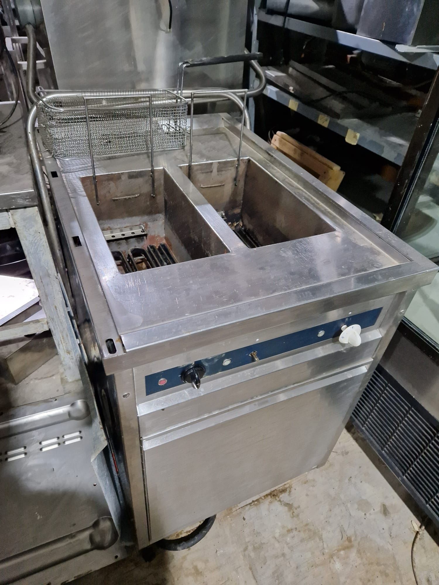 Friteuza dubla de putere cu banc, la 380v