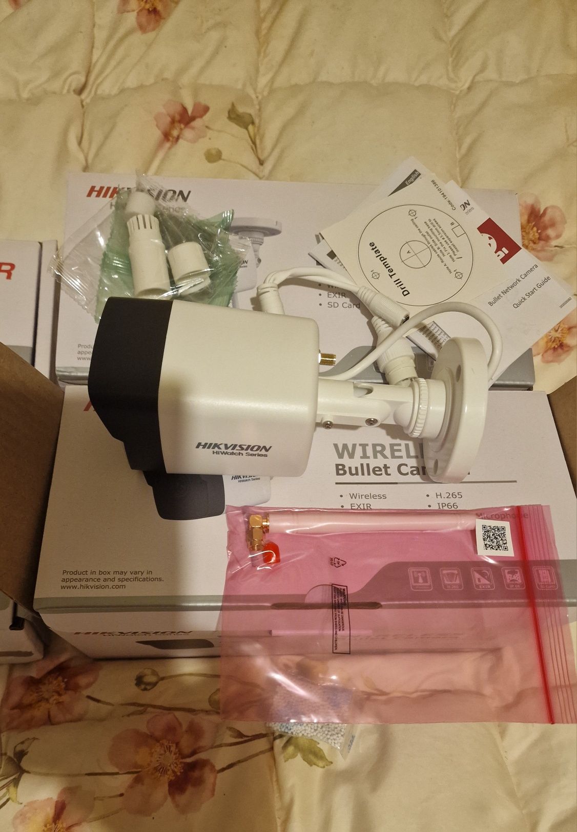 Комплект NVR и 4 броя WIFI камери HIKVISION