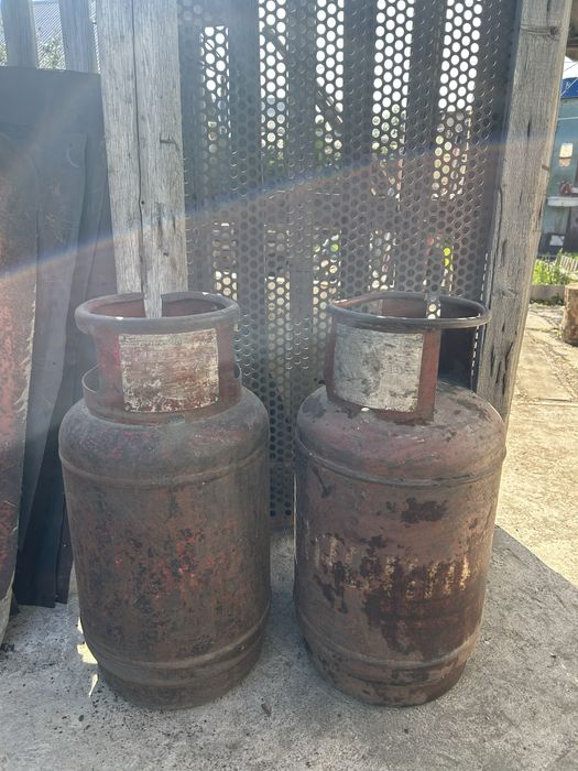 Продам газовые балоны 2 шт