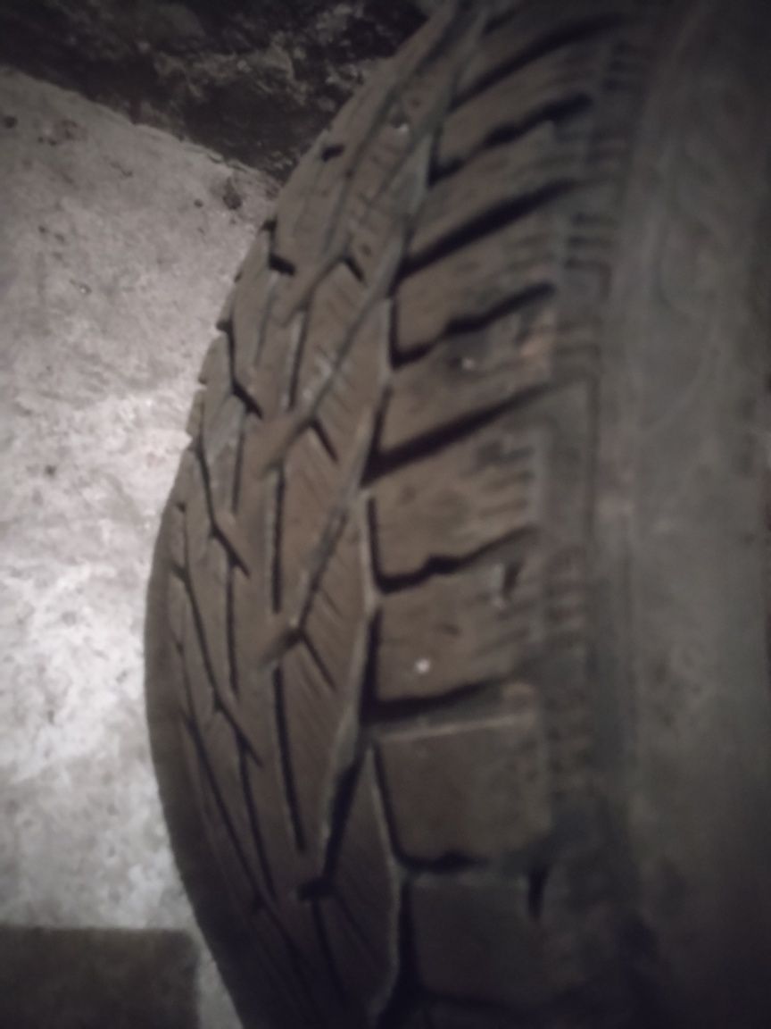 Продавам зимни гуми R17