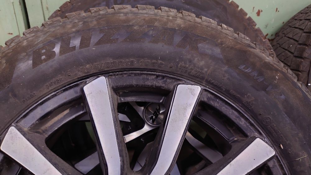 Продавам джанти AEZ в комплект със зимни гуми Bridgestone 235/65R18