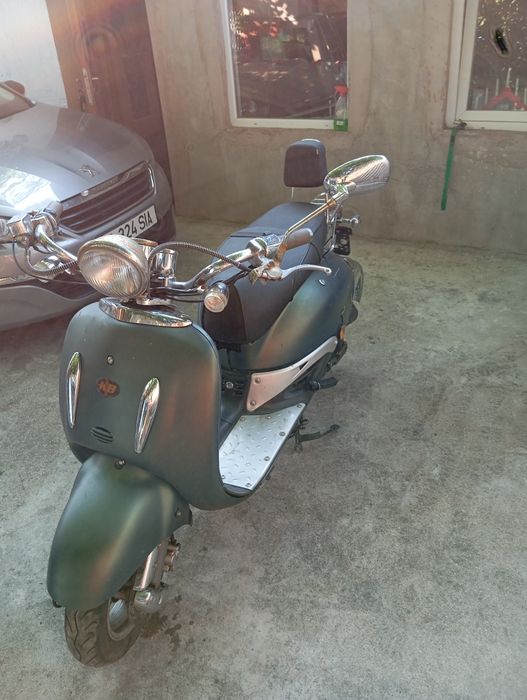 Scuter 50 cm retro