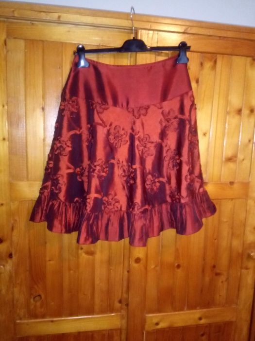 Fusta cu aplicatii florale