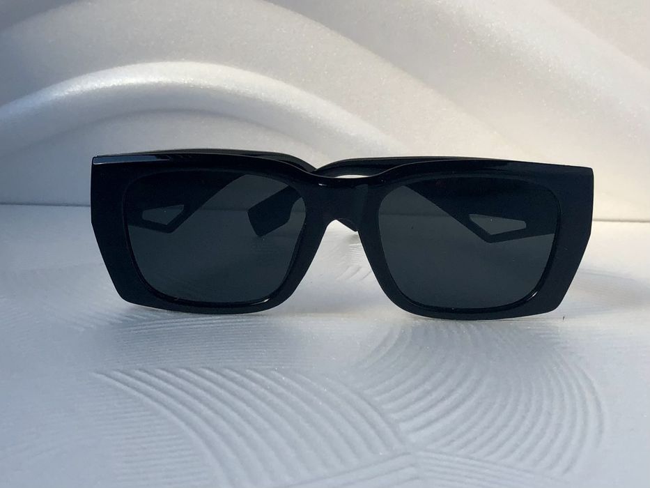 Модерни дамски слънчеви очила