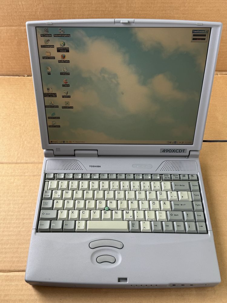 Ретро лаптоп Toshiba Satellite Pro 490 CDT , Windows 98