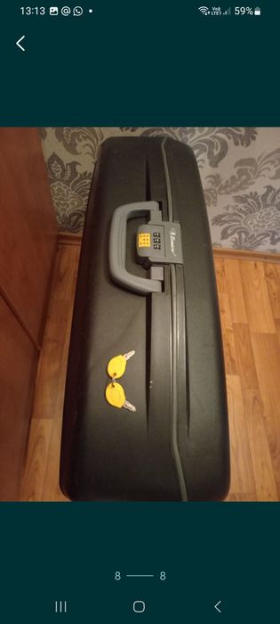 Чемодан чёрный,  пластик