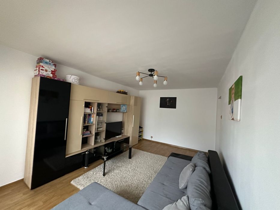 Vans apartament 2 camere decomandat