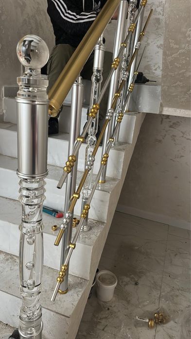 Парапети с плекси колонки и алуминий