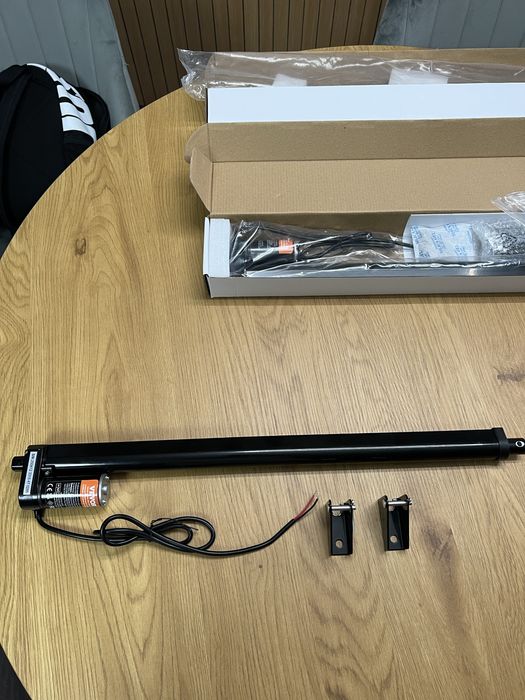 Actuator liniar 12V, cursa de 500mm,forta impingere/tragere 1000N