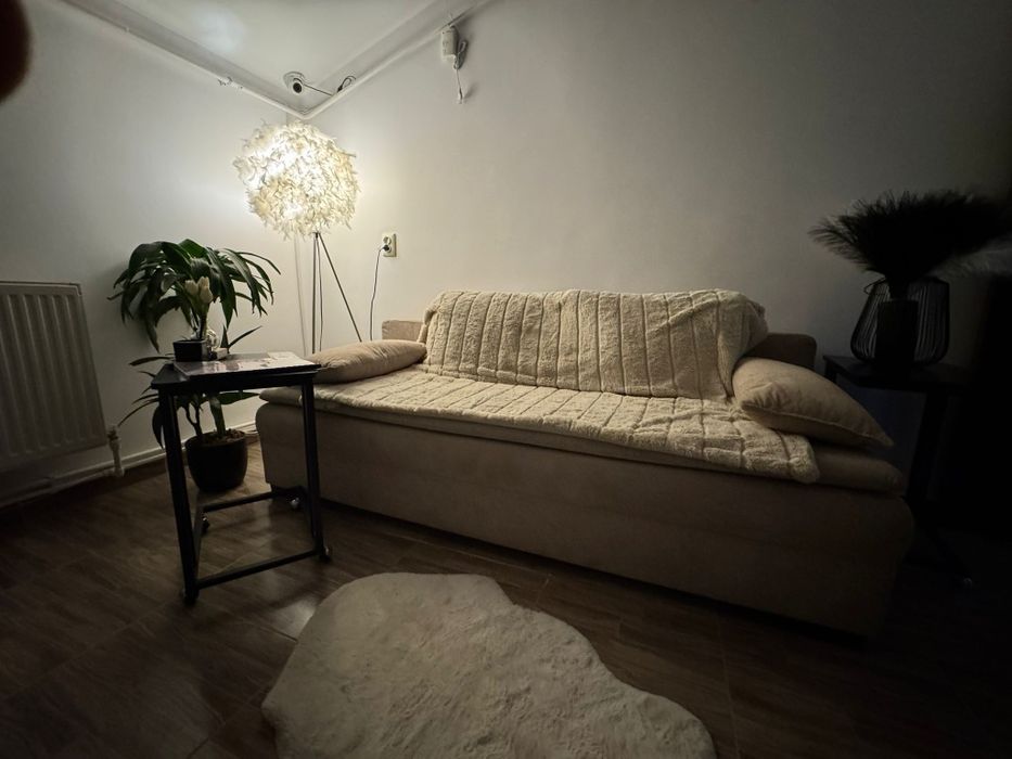 Închiriez camera pretabila pentru, extensii de gene ,manichiura.