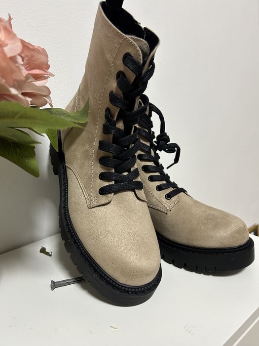 Ghete captusite 38 Noi cu eticheta